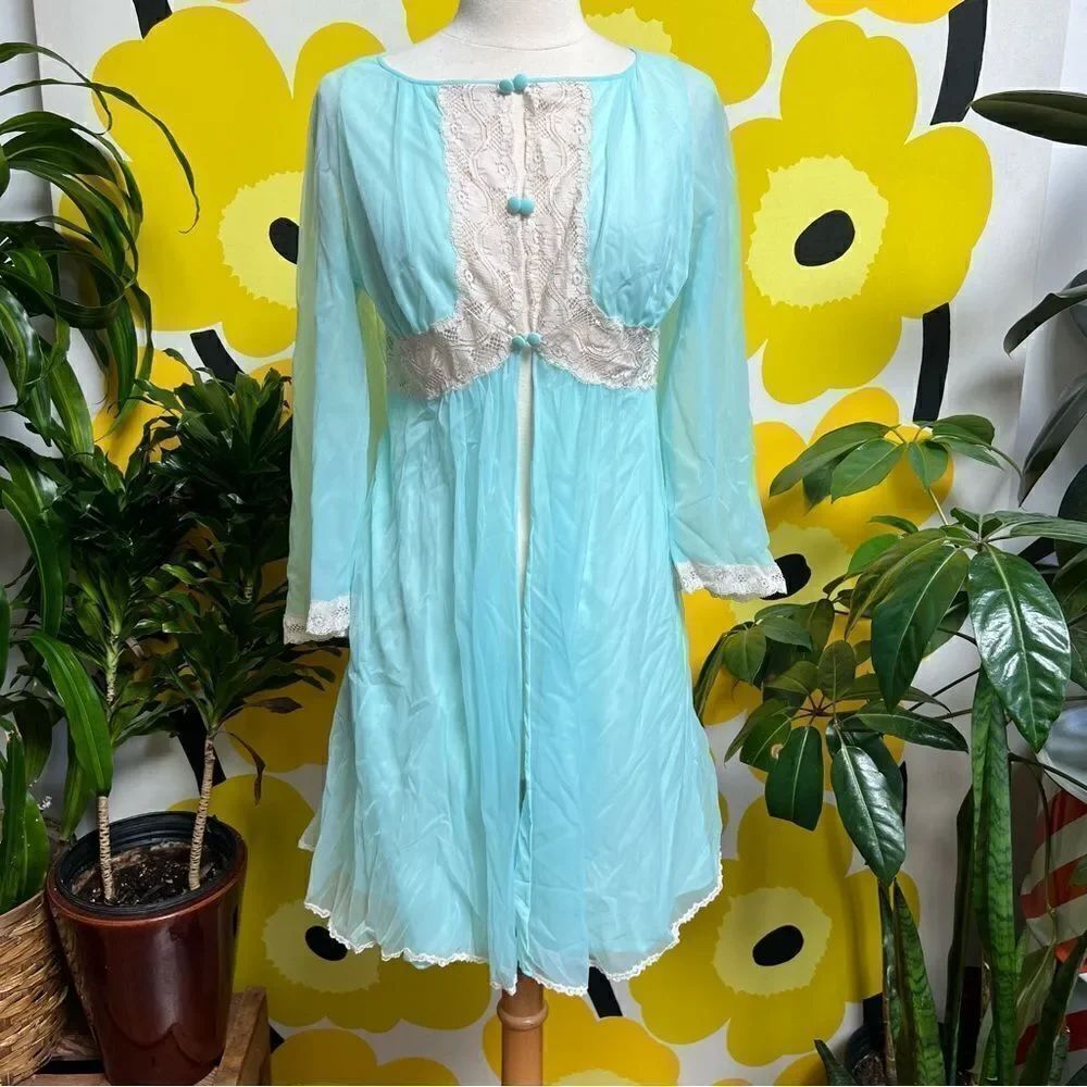 Mod Vintage 1960s Bright Blue Lace Peignoir Lingerie